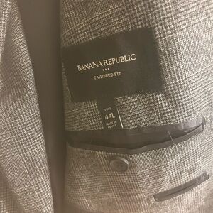 44L Banana Republic Glen-plaid Suit (Pristine Condition)